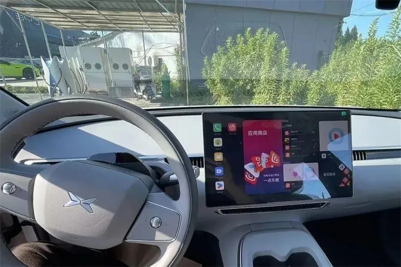 XPENG MONA M03 اندرونی جاسوس تصاویر یہاں ہیں، سادگی پر توجہ مرکوز کرتے ہوئے، Tesla ماڈل 3 کی طرح